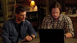 Девушка с татуировкой «подземелья и драконы»